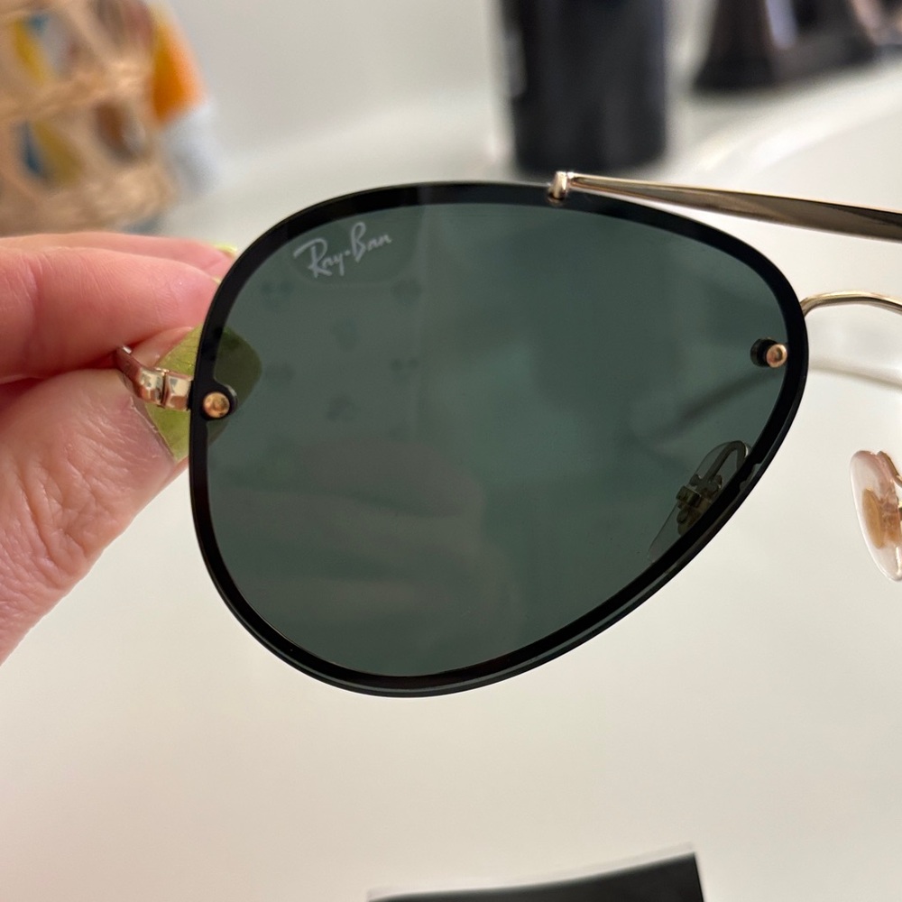 Ray-Ban Gold Frame Sunglasses with Dark Lenses - Picture 3 of 4